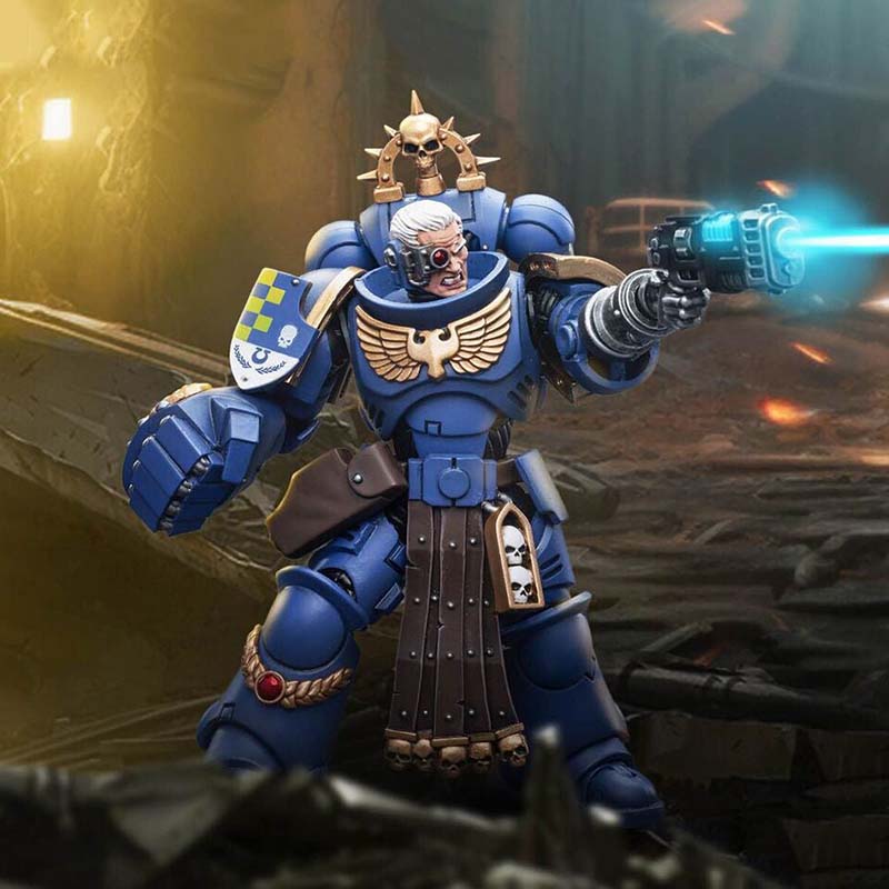 Ultramarines Lieutenant with Power Fist Warhammer  Joytoy