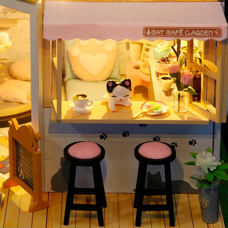 Cat Cafe Garden Miniatura Armable con Exhibidor