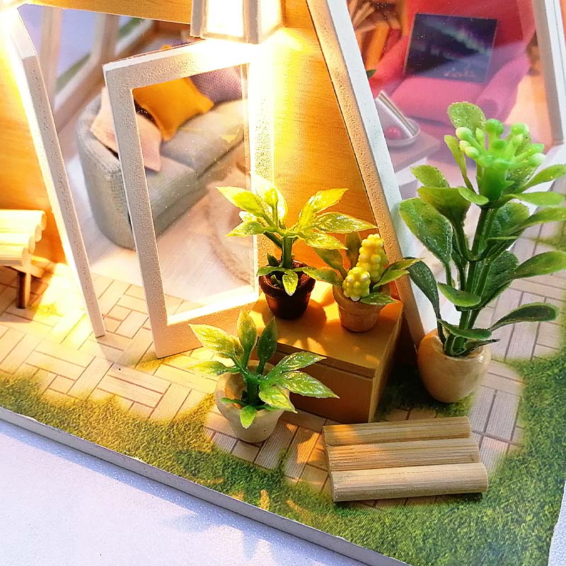 The Aurora Hut Mini Casita Armable con Caja Exhibidor Hongda