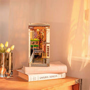 Separador Libros Sakura Densya Armable Book Nook