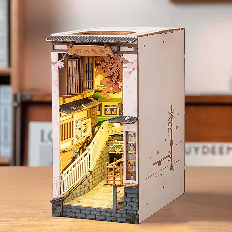 Separador Libros Sakura Densya Armable Book Nook